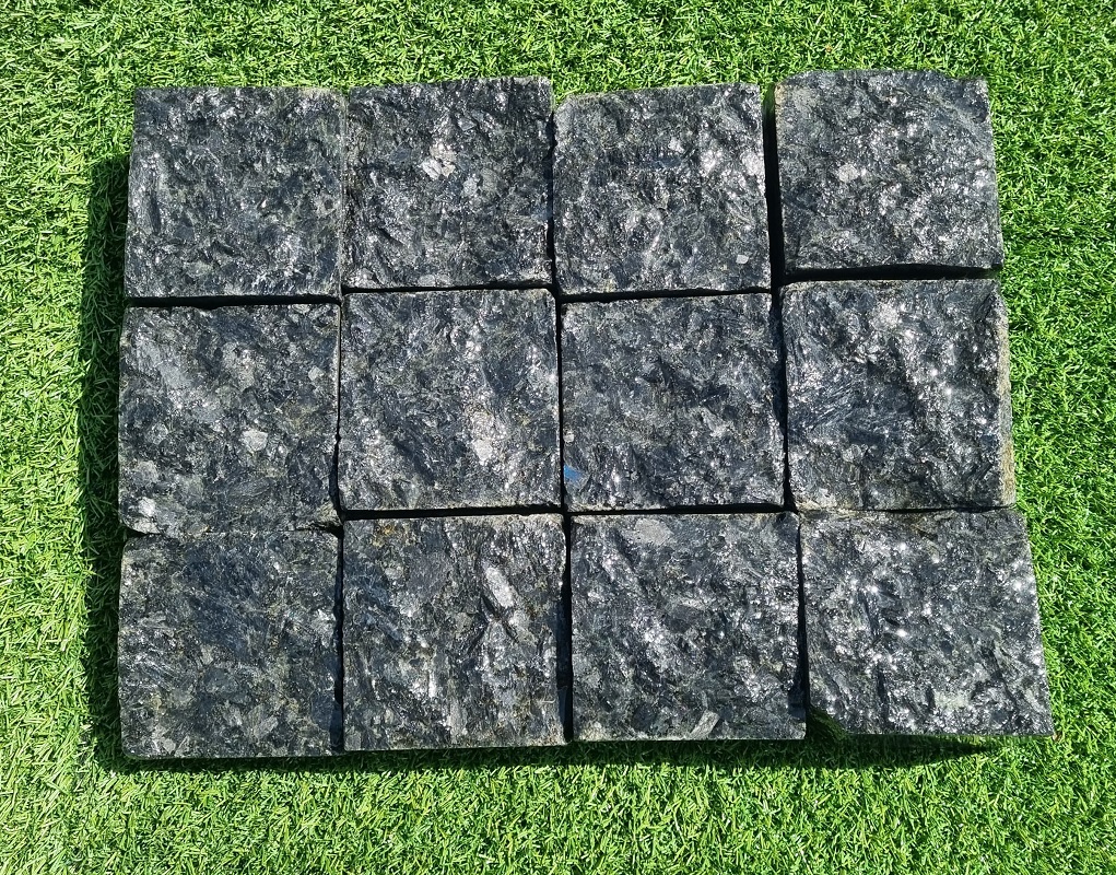 Labradorit dlažobné kocky 10x10x5 - antracit, 4 x rezaná