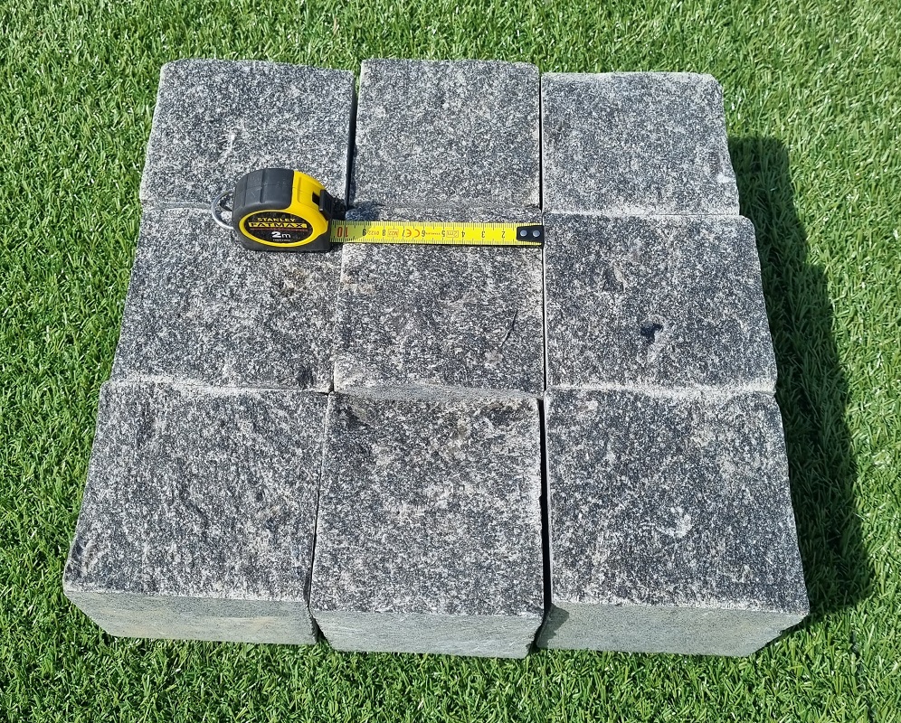 Čadičové čierne dlažobné kocky Gabbro 10x10 cm - 4 x rezaná