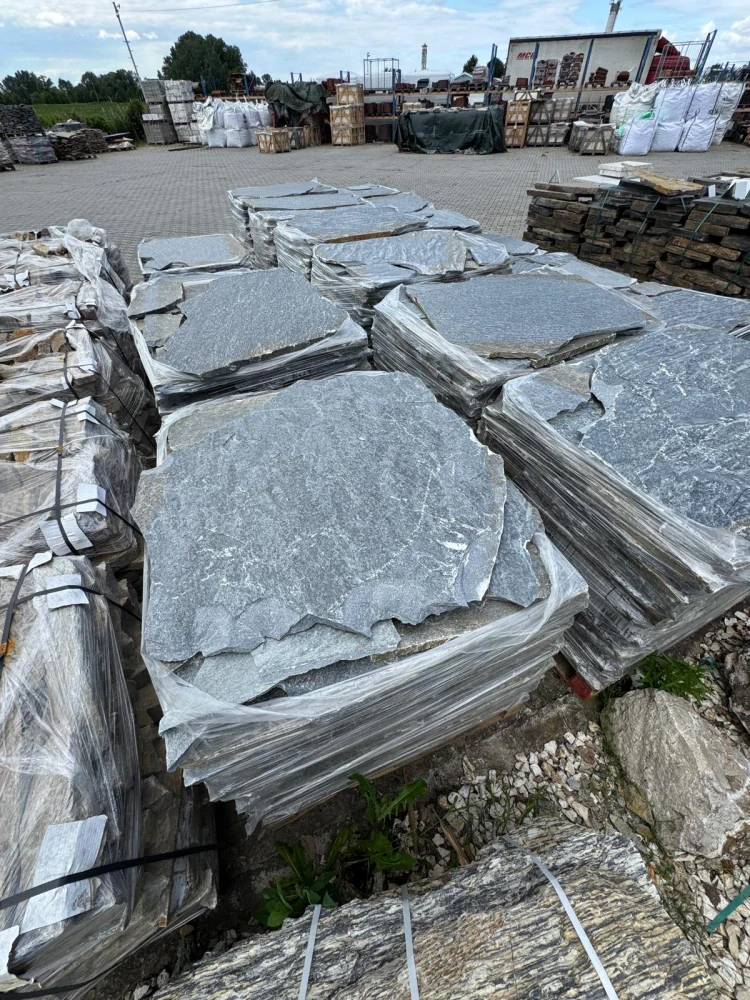 Prírodný štiepaný kvarcit Black MAXI, hr. 2-5 cm