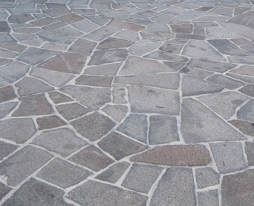 Prírodný porfýr Grigio Rosa, nepravidelné tvary, hr. 3-5 cm