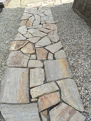 Prírodný kameň Rula Gold Brown, hr. 2-5 cm, nepravidelné tvary