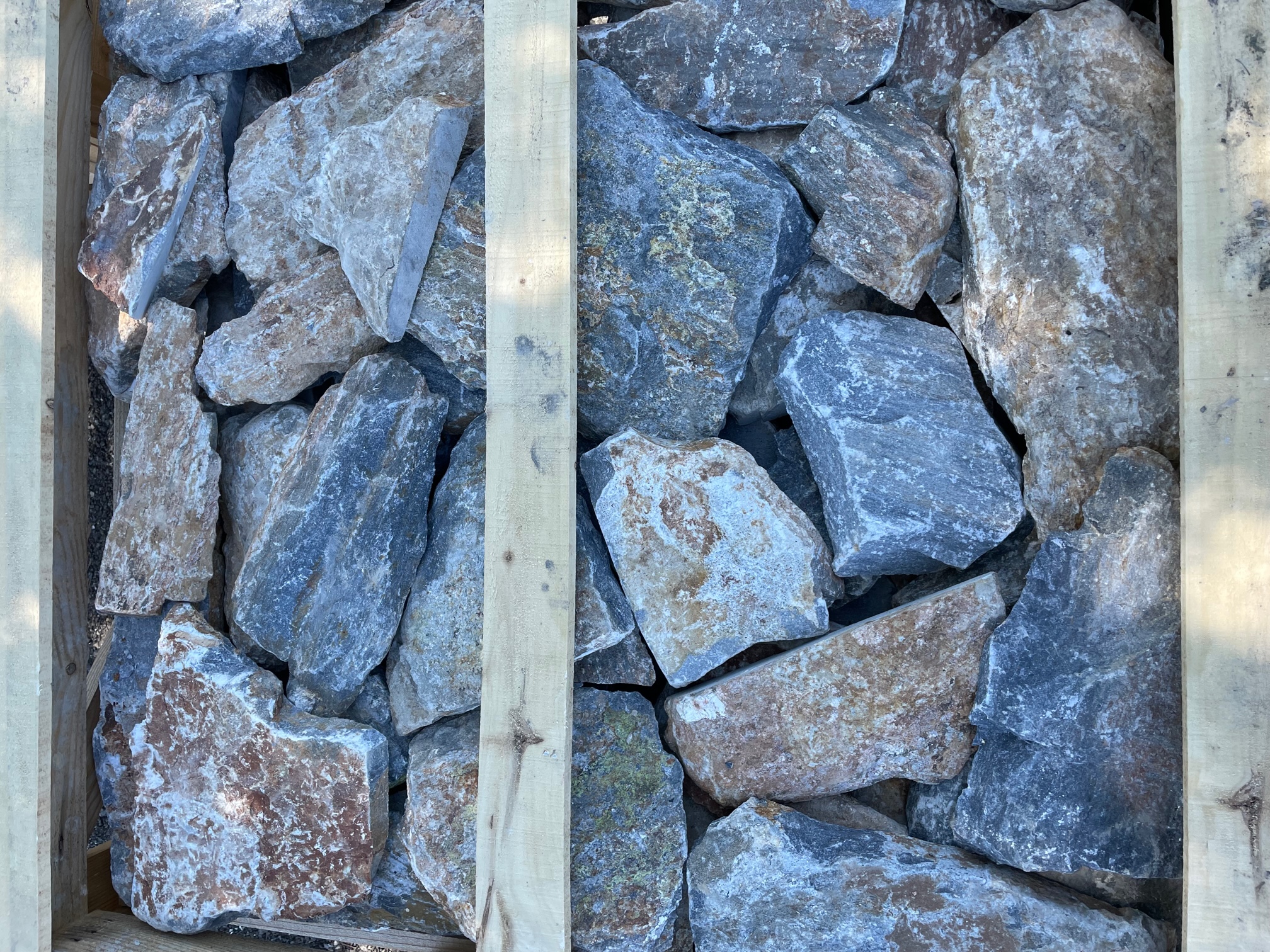 Prírodný kameň obklad RockFace Akron