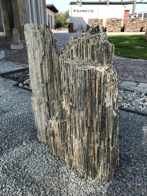 Solitérny kameň rula, výška 70-90 cm 