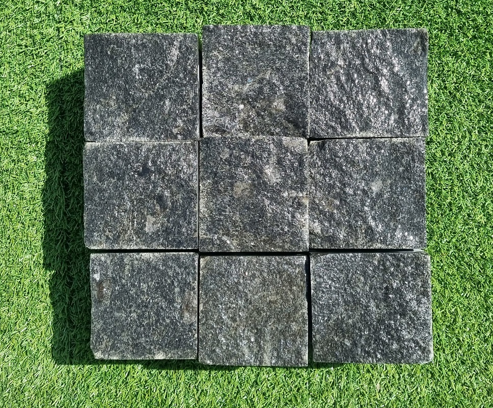 Čadičové čierne dlažobné kocky Gabbro 10x10 cm - 4 x rezaná