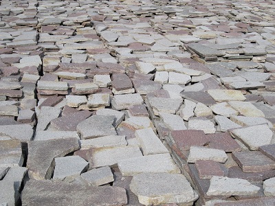 Prírodný porfýr Grigio Rosa, nepravidelné tvary, hr. 3-5 cm