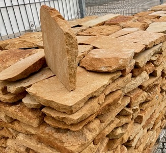 Prírodný štiepaný pieskovec Lara - hr. 3 cm, kyklopský  obklad