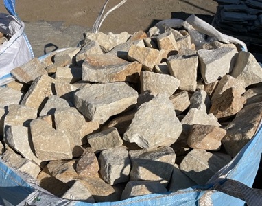 Pieskovcové kamene - odseky do gabiónu/dlažba