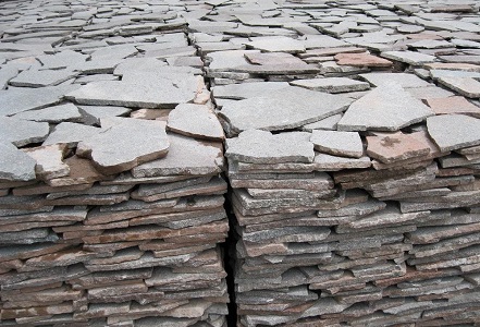 Prírodný porfýr Grigio Rosa, nepravidelné tvary, hr. 1-3 cm