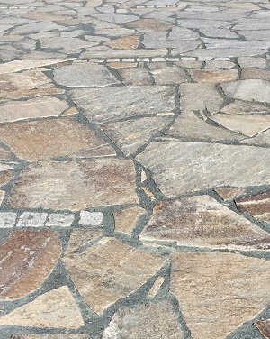 Prírodný kameň Rula Gold Brown, hr. 2-5 cm, nepravidelné tvary