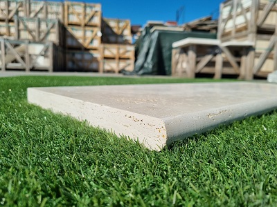 Travertin PREMIUM bazénový lem/parapet