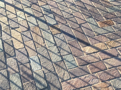 Prírodný porfýr Grigio Rosa, pravidelné tvary, hr. 3-5 cm I.