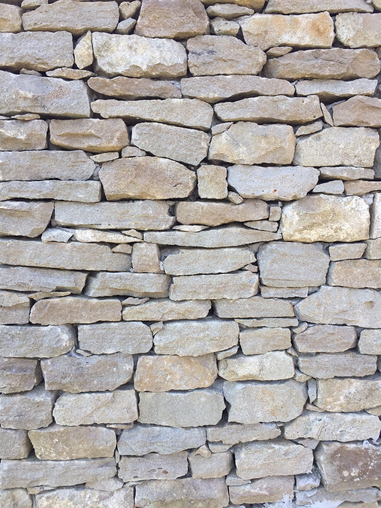 Prírodný pieskovec NELA - riadkový obklad / murovanie