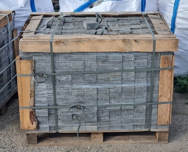 Labradorit dlažobné kocky 10x10x5 - antracit, vrch flambovaný