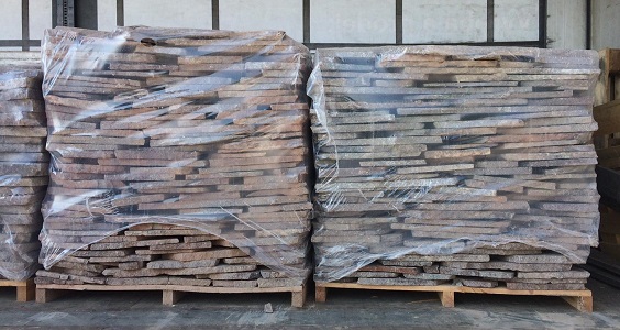 Prírodný porfýr Grigio Rosa, nepravidelné tvary, hr. 1-3 cm