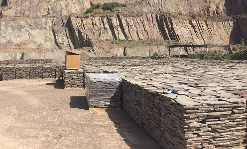 Prírodný porfýr Grigio Rosa, nepravidelné tvary, hr. 3-5 cm