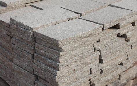 Prírodný porfýr Grigio Rosa, pravidelné tvary, hr. 3-5 cm I.