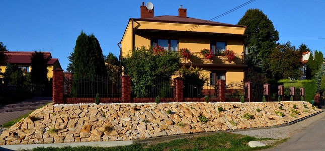 Prírodný štiepaný pieskovec Lara - na murovanie, hr. 8-12 cm