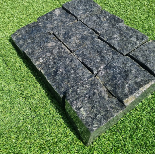 Labradorit dlažobné kocky 10x10x5 - antracit, 4 x rezaná