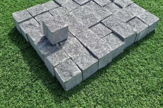 Čadičové čierne dlažobné kocky Gabbro 5x5 cm - 4 x rezaná