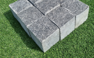 Čadičové čierne dlažobné kocky Gabbro 10x10 cm - 4 x rezaná