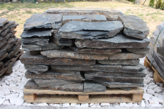 Prírodná štiepaná bridlica Nera Grigio hr. 4-8 cm, rozmer 30-80 cm