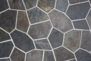 Prírodná štiepaná bridlica Nera Grigio hr. 1-3 cm, tzv. puzzle