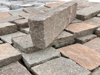 Prírodný porfýr Grigio Rosa, pravidelné tvary, hr. 3-5 cm