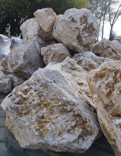 Solitér travertín (monolit)