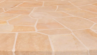 Prírodný pieskovec LARA- hr. 4 cm, rezaný povrch - dlažba